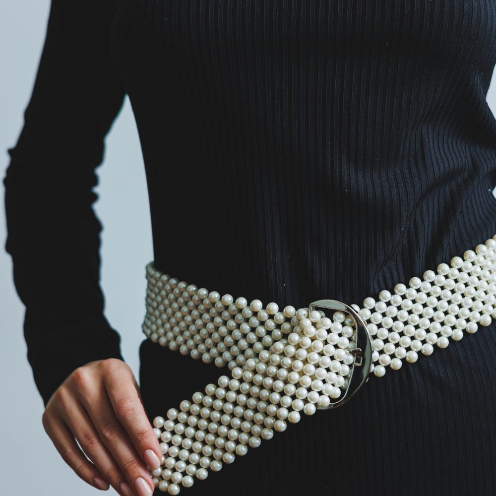 Exquisite pearl belt for an elegant look. Women's pearl belt. Stylish women's accessories.